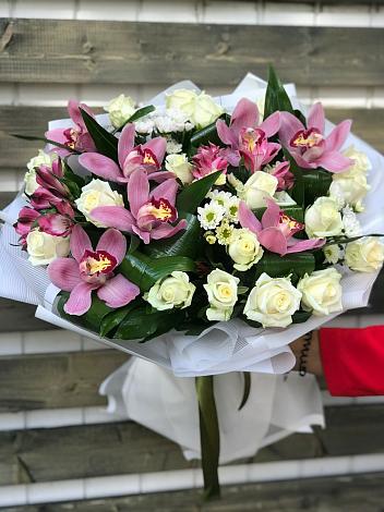 Букет цветов из: Розы и Хризантемы в Восточный Тульская область