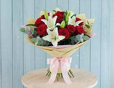 Букет цветов из:  Лилии и Розы в Восточный Тульская область