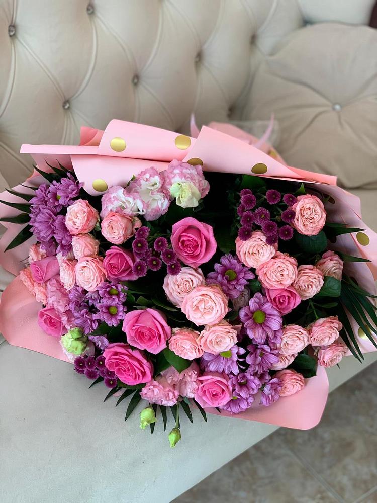 Букет цветов из: Хризантемы, Розы и Лизиантусы в Восточный Тульская область