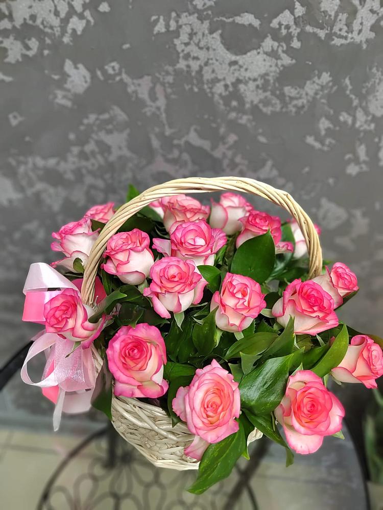 Цветочная композиция из Розы в корзине в Восточный Тульская область