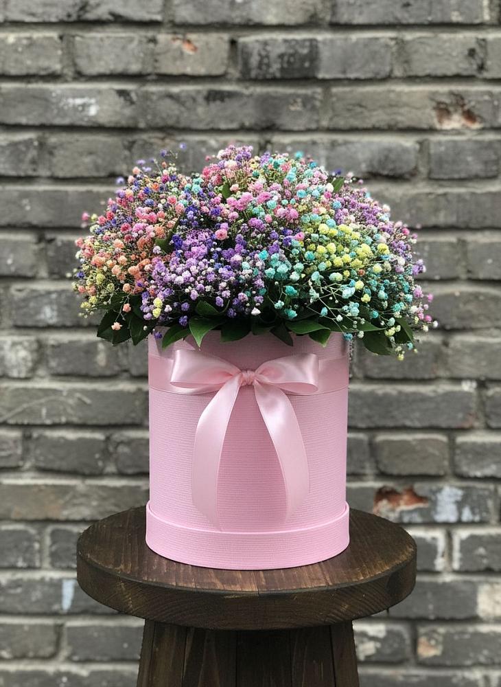 Цветочная композиция из Гипсофила и Розы в шляпной коробке в Восточный Тульская область