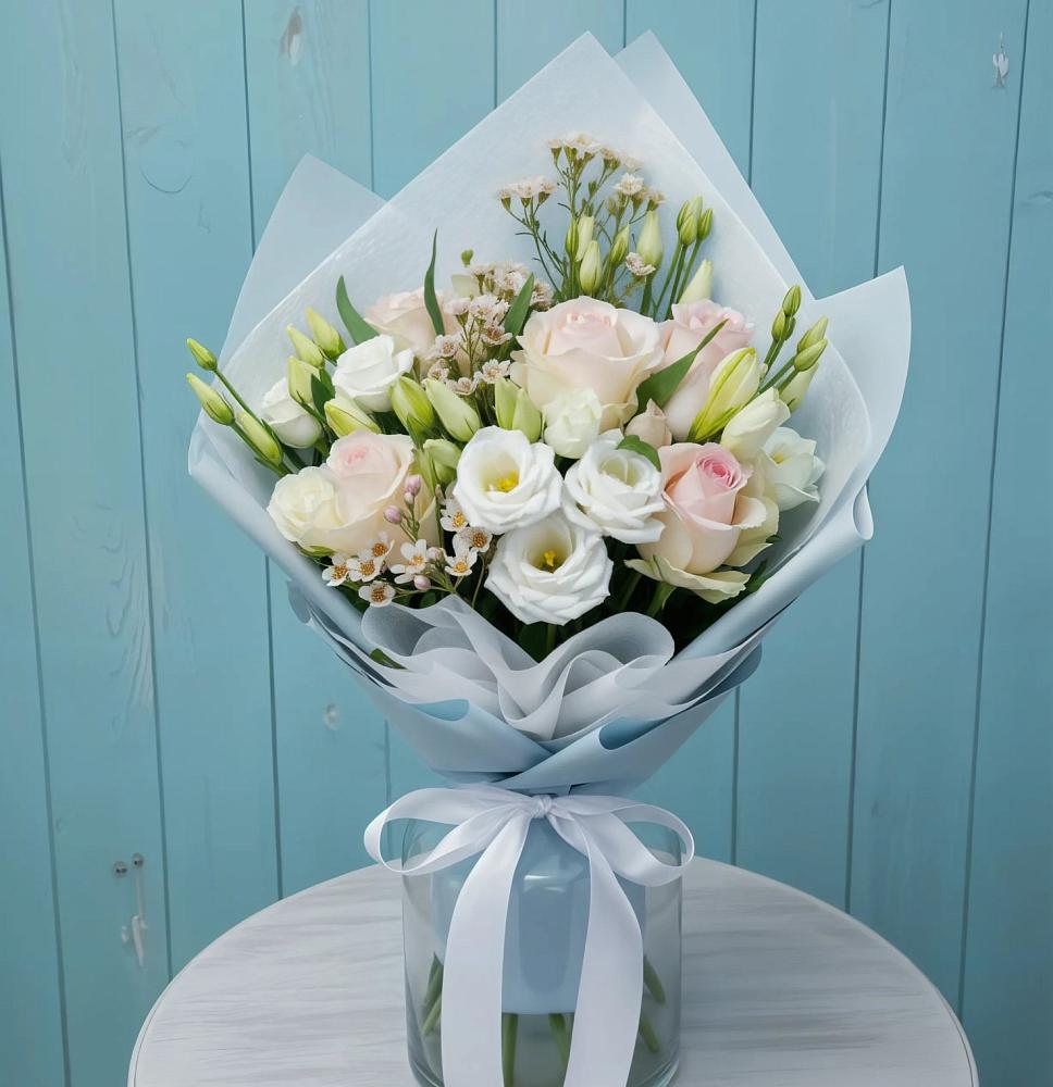 Букет цветов из: Розы и Лизиантусы в Восточный Тульская область