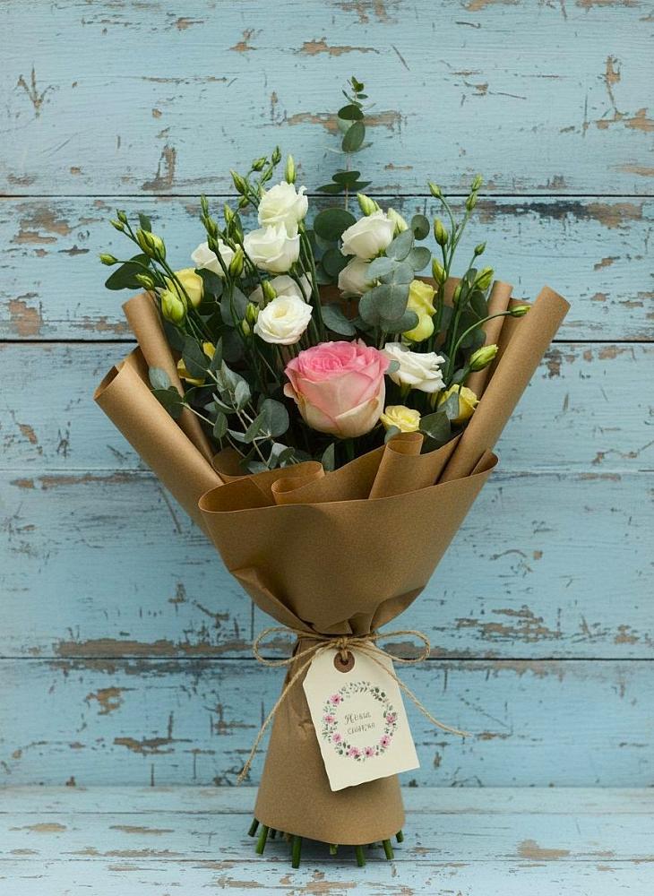 Букет цветов из: Розы и Лизиантусы в Восточный Тульская область