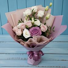 Букет цветов из:  Розы и Лизиантусы в Восточный Тульская область