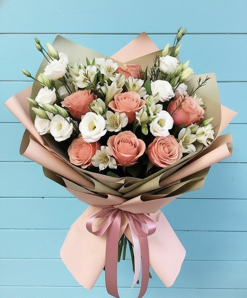 Букет цветов из: Розы, Альстромерии и Лизиантусы в Восточный Тульская область