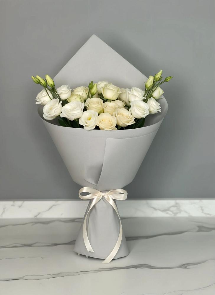 Букет цветов из: Розы и Лизиантусы в Восточный Тульская область