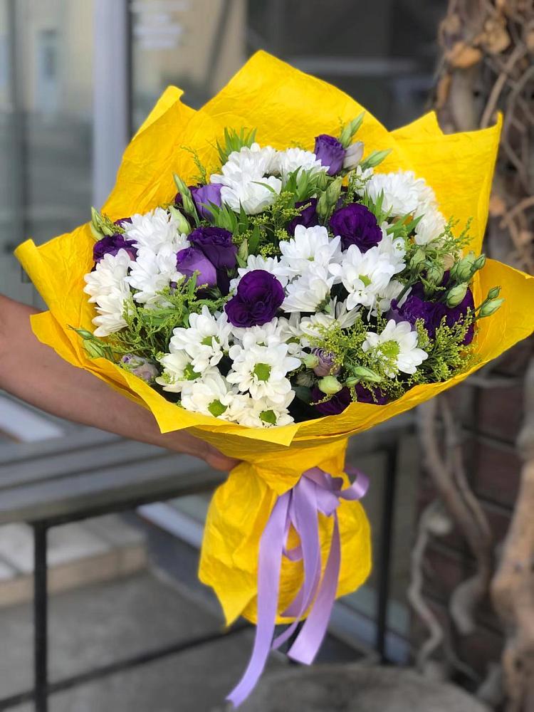 Букет цветов из: Ирисы, Хризантемы и Ромашки в Восточный Тульская область