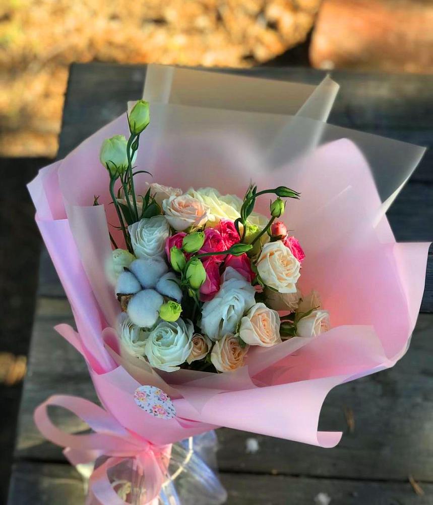 Букет цветов из: Розы и Лизиантусы в Восточный Тульская область