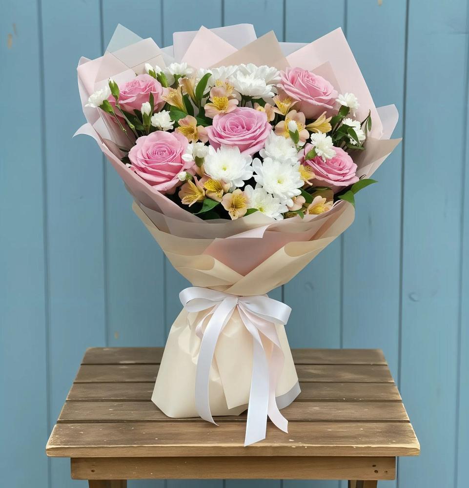 Букет цветов из: Гвоздики, Орхидеи и Розы в Восточный Тульская область