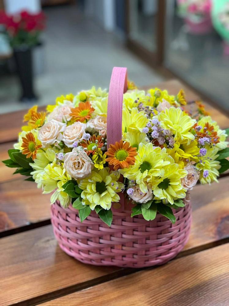 Цветочная композиция из Хризантемы и Розы в корзине в Восточный Тульская область