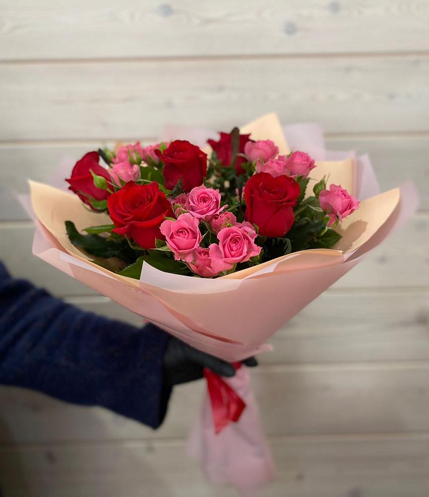 Букет цветов из: Розы в Восточный Тульская область