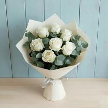 Букет Белые розы в Эвкалипте в Восточный Тульская область