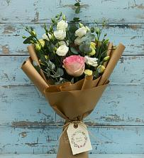 Букет цветов из:  Розы и Лизиантусы в Восточный Тульская область