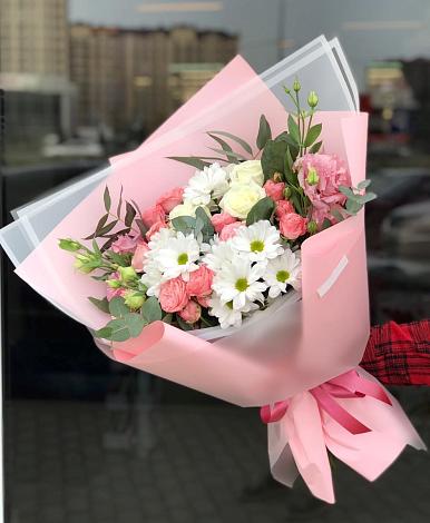 Букет цветов из: Розы, Лизиантусы и Хризантемы в Восточный Тульская область