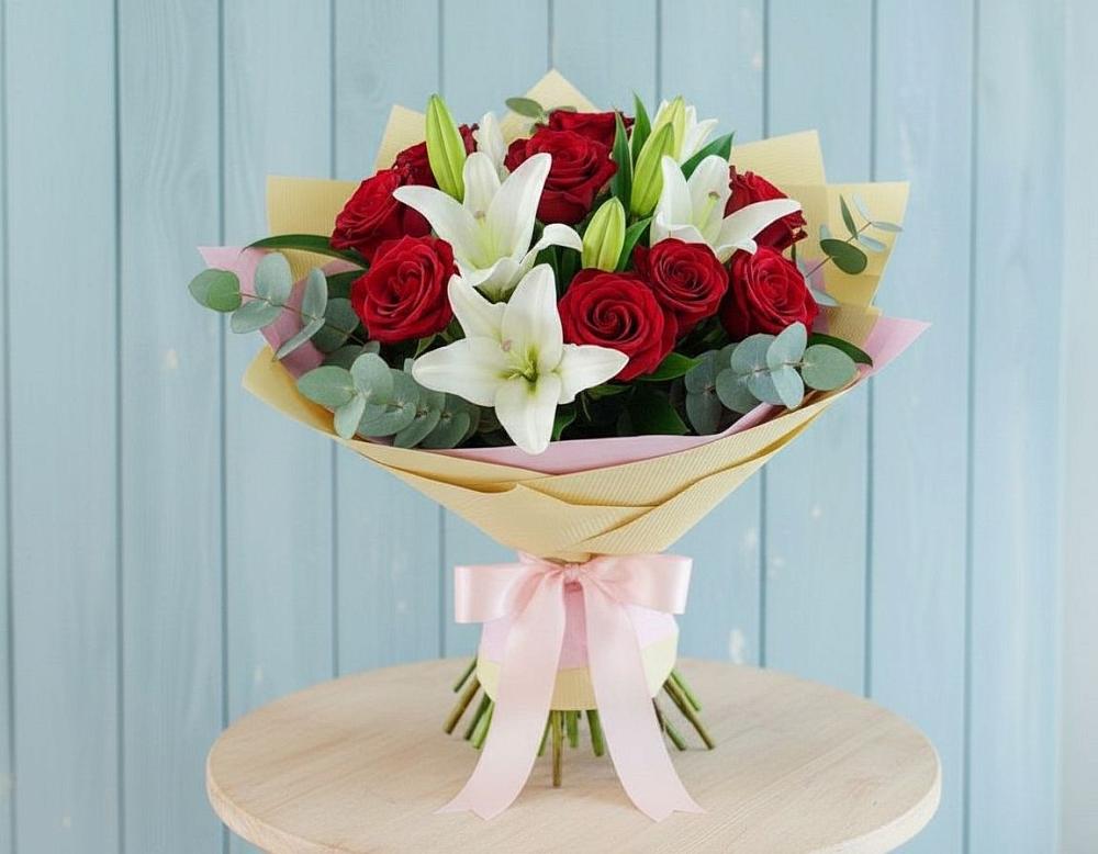 Букет цветов из: Лилии и Розы в Восточный Тульская область